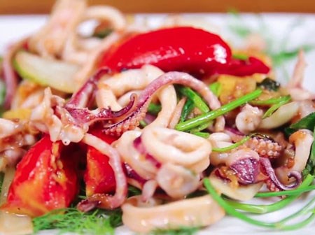 Mẹo “thần thánh” xào mực giòn sần sật, thơm ngọt, không chảy nước