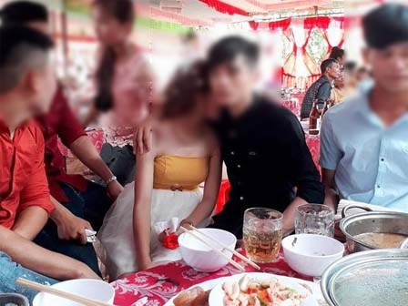 Chàng trai trong bức ảnh 