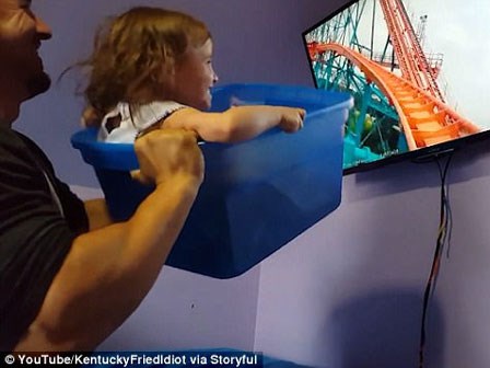 Cha nghèo không có tiền đưa con đến Disneyland liền làm điều này khiến ai cũng cảm động