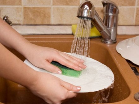 Thói quen phổ biến khi rửa bát gây hại nghiêm trọng tới sức khoẻ