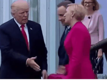 Tổng thống Trump bị Đệ nhất phu nhân Ba Lan 