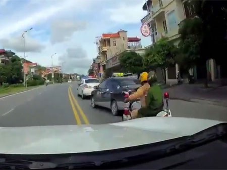 Vụ CSGT đuổi xe taxi như phim “Fast and furious”: Vì sao tài xế bỏ chạy?