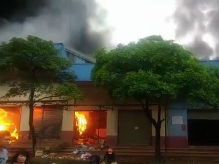 Video: Đang cháy lớn tại chợ Tân Thanh ở Lạng Sơn