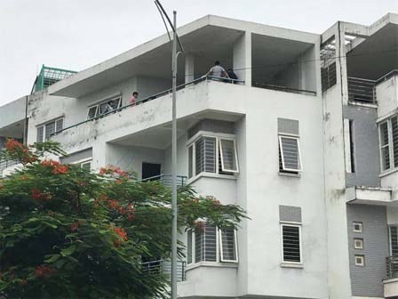 Hà Nội: Phát hiện thi thể người đàn ông đang phân hủy trong tư thế treo cổ tại ngôi nhà 4 tầng