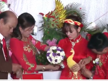 Than thở vì nhà chồng giàu, có biệt thự xe hơi mà chỉ cho 1 cây vàng cưới, cô gái bị ném đá-2