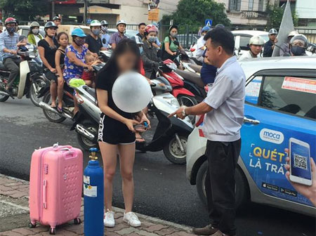 Nữ TikToker nhập viện vì hít bóng cười lại tươi rói ngày trở lại khiến dân tình ngán ngẩm-4