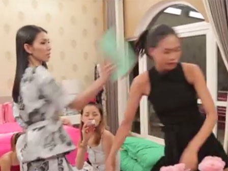 Sốc: Thùy Dương Next Top thẳng tay ném đồ vào mặt Nguyễn Hợp!