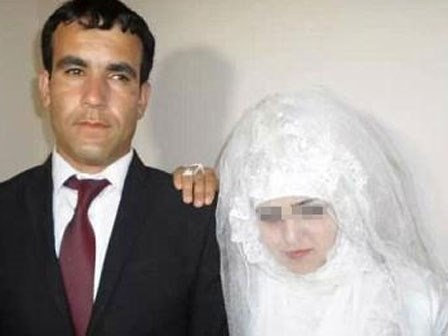 Cô dâu 18 tuổi chết tức tưởi vì bị ép chứng minh