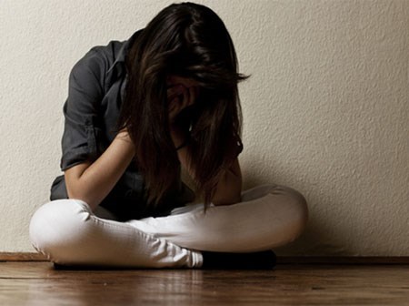 Nhục nhã khi bị người yêu cũ bán đứng trước mặt vợ anh ta