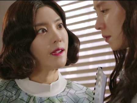 Vừa vào nhà, chị chồng đã hầm hầm mang đổ bỏ đĩa thức ăn tôi chuẩn bị cho chồng