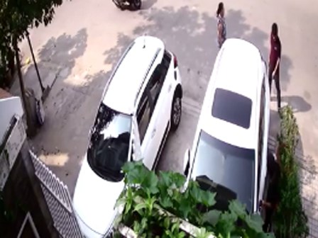 Bẻ trộm gương xe