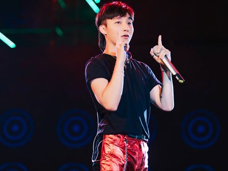 Phố đi bộ Nguyễn Huệ kẹt cứng hàng giờ vì Sơn Tùng M-TP