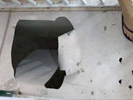 Bé trai rạn vỡ xương chậu khi rơi xuống hầm chợ Cốc Lếu