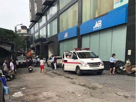 Hà Nội: Nam ca sĩ rơi từ tầng 10 một tòa nhà xuống đất tử vong?