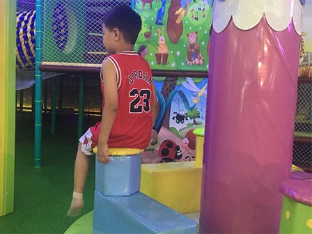Không được đưa đi du lịch như đã hứa, cậu bé 8 tuổi viết đơn xin nghỉ phép gửi cho Giám đốc của bố