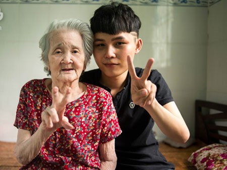 Cháu ngoại tiết lộ tình trạng sức khỏe của 'công chúa dỗi hờn' khiến tất cả bật khóc khi nghĩ về ông, bà