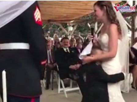 Phản ứng của cậu bé trước mẹ kế trong đám cưới khiến triệu người xúc động