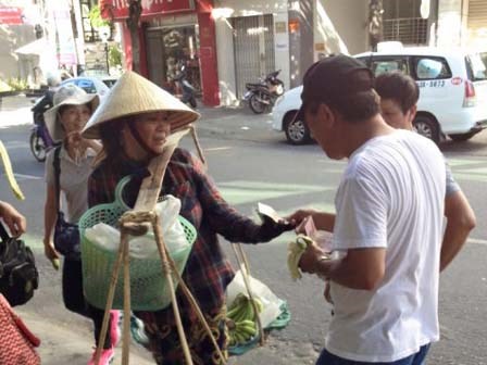 Vụ đuổi khách Tây xuống xe: 'Một số khách nước ngoài rất vô ý thức'