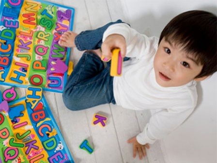 Dạy trẻ học chữ sớm: Làm thế nào để không hại con?