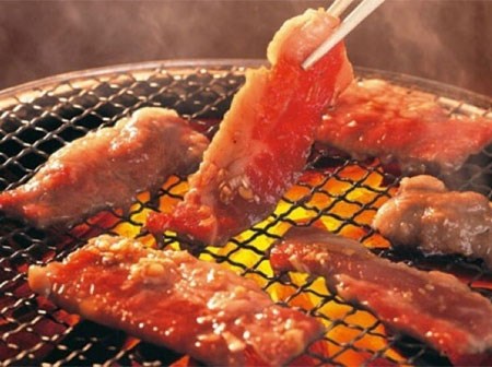 Nấu thịt bò, thịt heo, muốn biết chín hay chưa thì cứ lấy nĩa ra kiểm tra