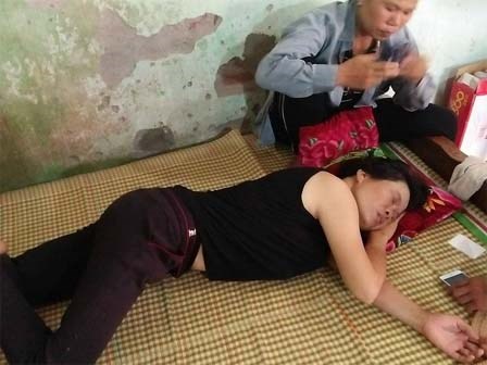 Vụ cháy 8 người chết: Mẹ quỵ ngã khi con trai chết cháy đúng sinh nhật