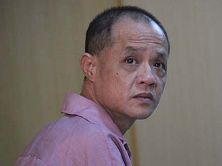 Chê đồ ăn đắt, thực khách bị đầu bếp xiên thủng bụng