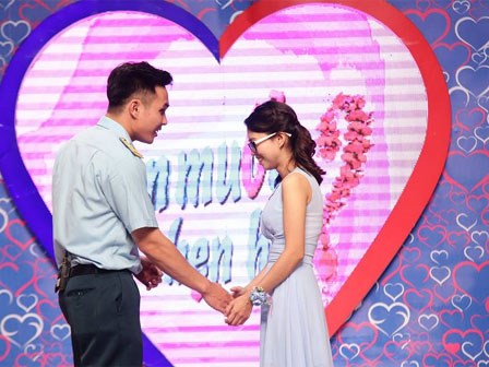 Hẹn hò với anh chàng “giỏi đi chợ, may vá, thêu thùa”, cô gái khiến bao người ghen tị