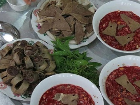 Ăn tiết canh lòng lợn, người đàn ông tử vong-2