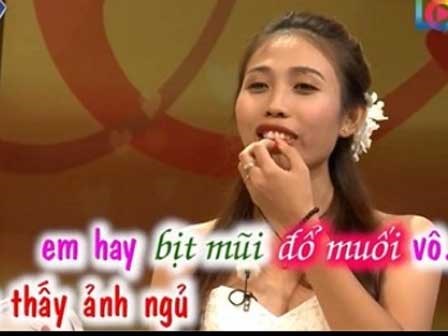 Anh chồng điển trai phát hoảng với cô vợ 'lầy lội nhất quả đất'