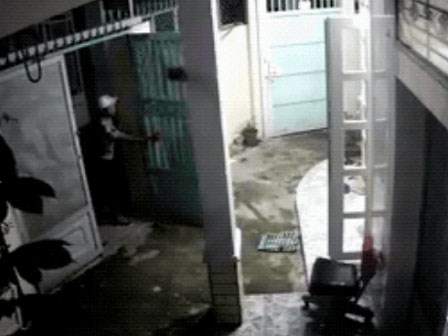 Hành động của tên trộm sau khi lấy được xe máy khiến nhiều người 
