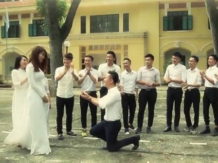 Bất ngờ với giọng hát của Á hậu Thụy Vân và MC Hạnh Phúc