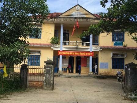 Cả nhà làm quan: Phó bí thư xã thi mãi không đỗ phổ thông