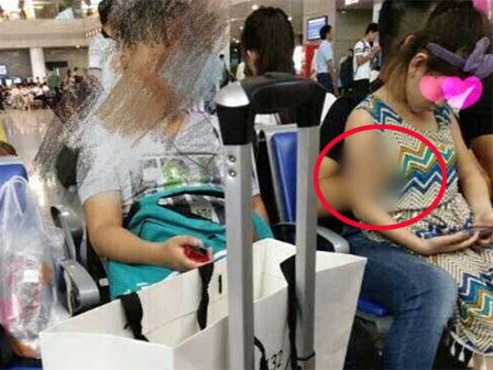 Cảnh sát truy tìm nam sinh viên ngang nhiên sờ soạng vòng một của bé gái vị thành niên giữa chốn đông người