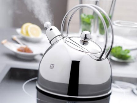 Thử thách nước sôi: Trào lưu mới gây chết người của giới trẻ