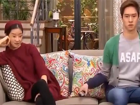 Trò chơi khăm bá đạo của anh trai khiến em gái khóc thét