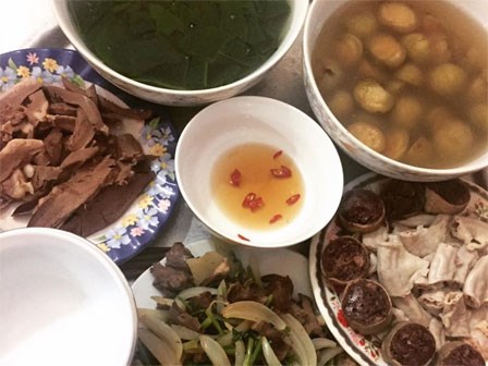 'Phát hờn' với 5 mâm cơm phiên bản 'chồng nhà người ta' nấu tặng vợ