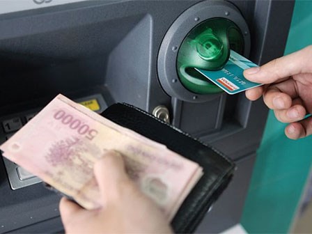 Đi rút tiền tại ATM, khách hàng cần chú ý những gì?