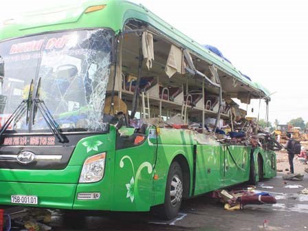 Tai nạn 5 người chết: Nạn nhân nhớ lại khoảnh khắc văng ra khỏi xe