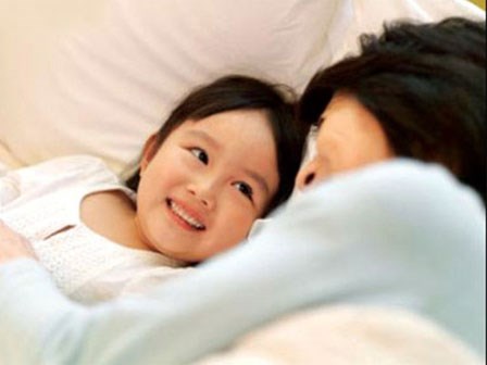 Mỗi ngày trước khi ngủ mẹ chỉ hỏi con 2 câu này, đủ để con cảm ơn cả đời!