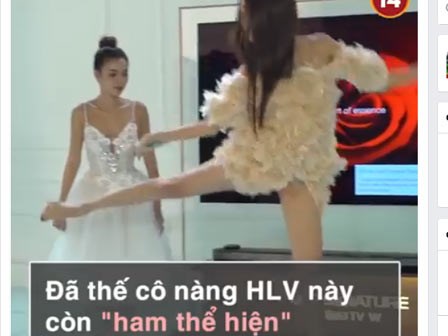 Lan Khuê mặc váy ngắn cũn cỡn còn ham 