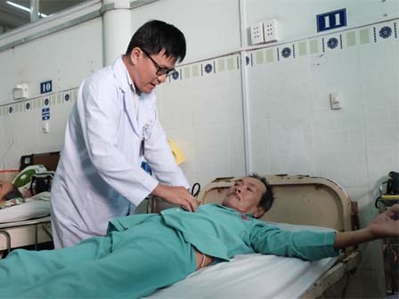 Ca bệnh hi hữu: Vợ con rút ống thở để chuẩn bị làm hậu sự, người đàn ông bất ngờ sống dậy