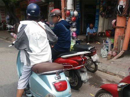Cô gái đi LX giở trò xin tiền các