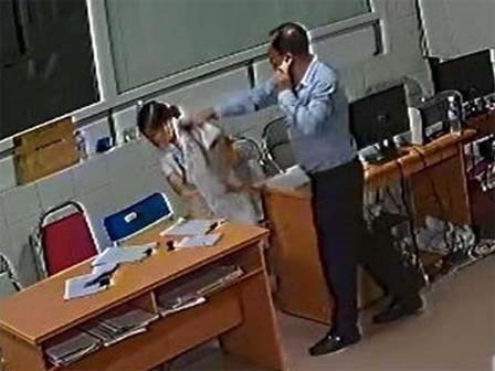 Tường trình vênh nhau vụ đánh bác sĩ tại bệnh viện ở Nghệ An