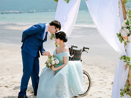 Chuyện tình ngọt ngào của chàng trai Thái Bình đem lòng yêu cô gái ngồi trên chiếc xe lăn