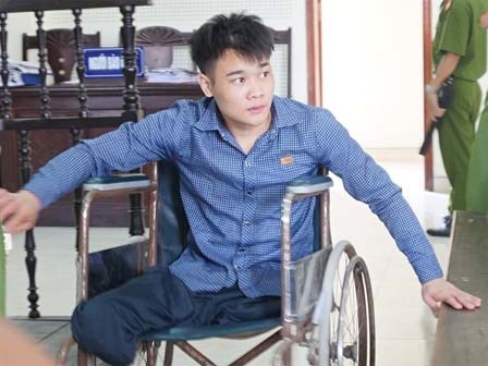 Y án 9X ngồi xe lăn đâm chết người vì chiếc đèn pha xe máy