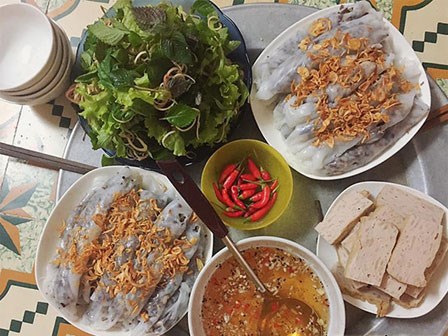 Bà mẹ làm bánh cuốn bằng chảo chống dính, ai nhìn thành quả cũng thèm “chảy nước miếng”