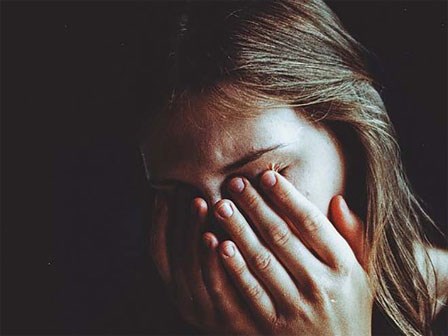 Bị chồng đẩy tới đường cùng, tôi có nên ngoại tình với giai trẻ biết yêu thương?