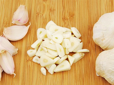 Liên tục đi tiểu ra nước trắng như sữa, người phụ nữ được chẩn đoán mắc bệnh hiếm gặp-2