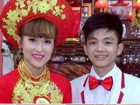 Chú rể bị tung tin sinh năm 2000: Khổ sở vì trò hư cấu trên mạng