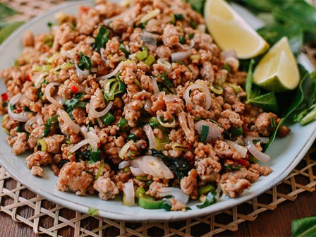 Học người Thái cách làm món thịt bằm chua ngọt đã ăn là không muốn dừng